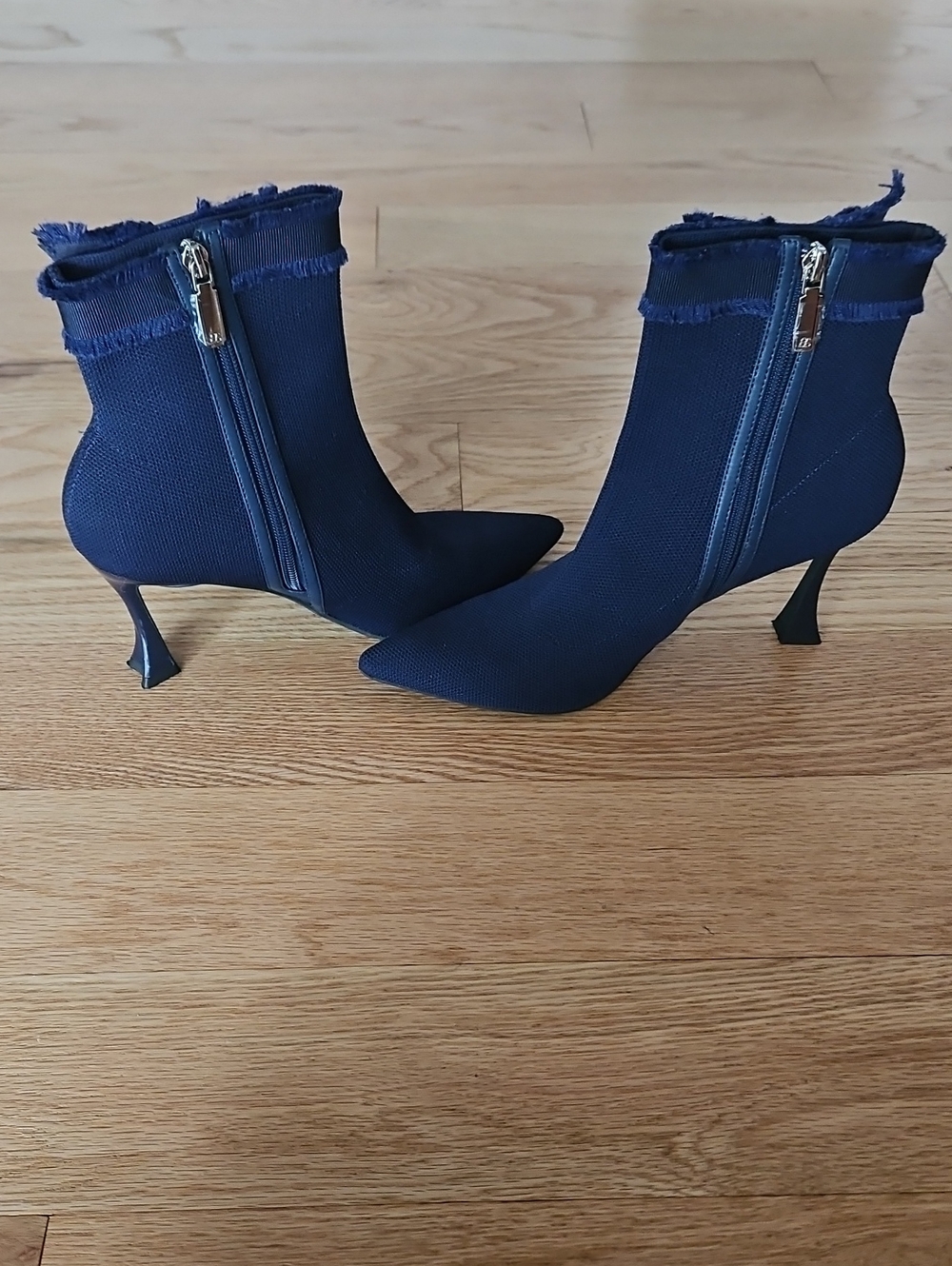 NWOT! Cosy Island BelleKnit Bow Pointed Toe Heeled Ankle Boot Navy Blue Size 8 - Picture 6 of 8